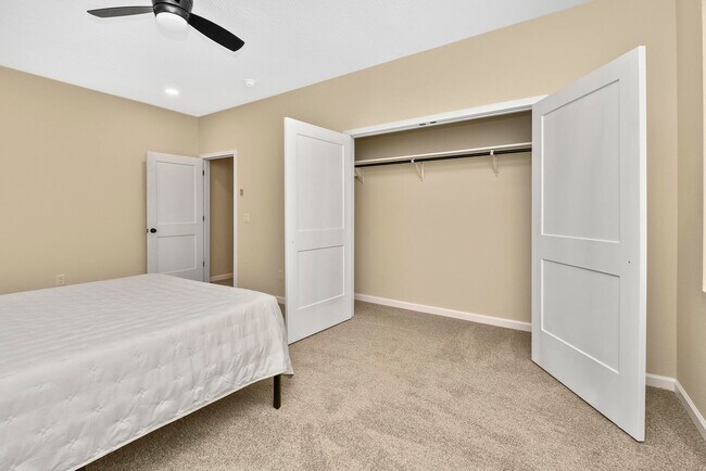 Building Photo - 1220 E Pacific St