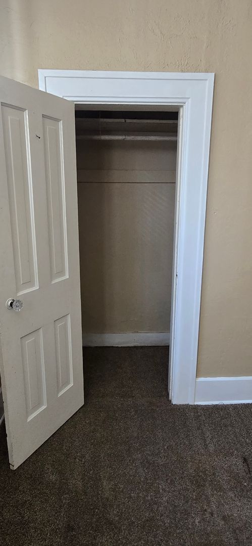 Building Photo - 1 Bedroom - All utilities included!