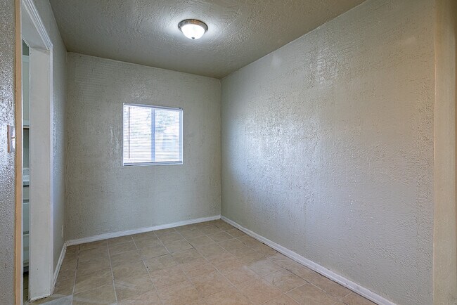 Building Photo - 1808 Magnolia St