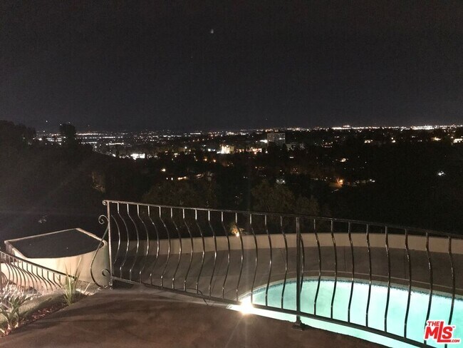 Building Photo - 5026 Medina Rd