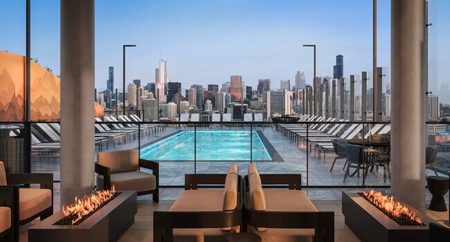 Building Photo - 901 W Blackhawk St