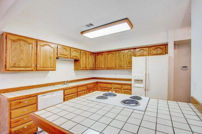Building Photo - 6139 Little Pine Cir