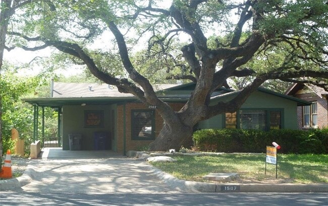 Primary Photo - 1507 Travis Heights Blvd