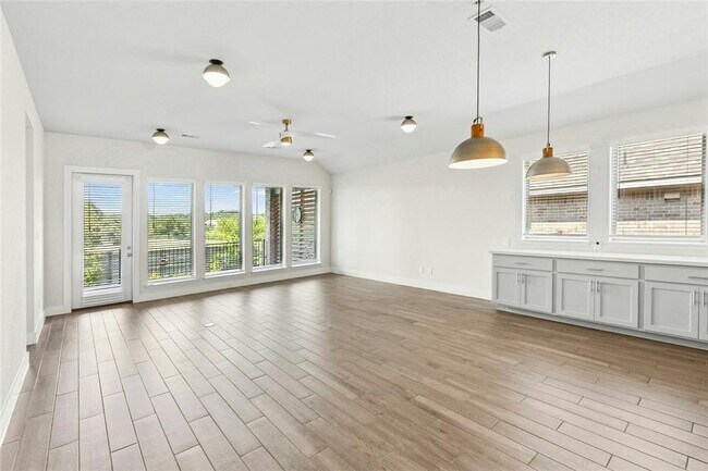 Building Photo - 1121 Spring Gulch Ln