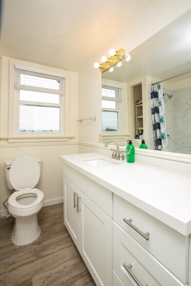 Building Photo - 2407 E Ward St