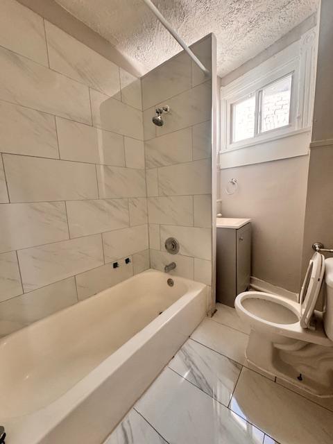 Building Photo - 228 N Kenwood Ave