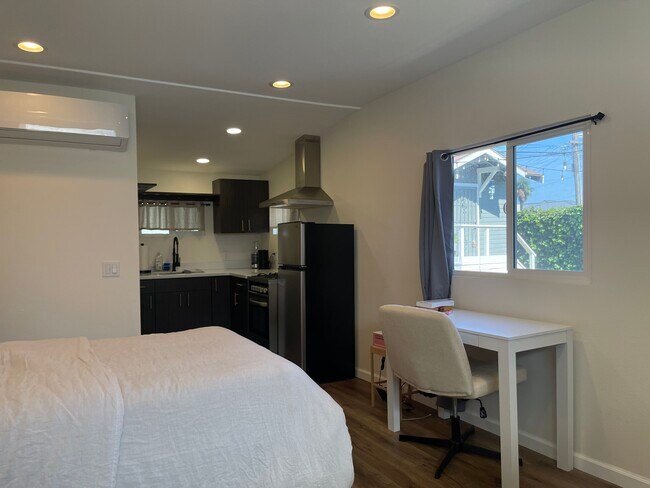 Building Photo - 1075 Redondo Ave