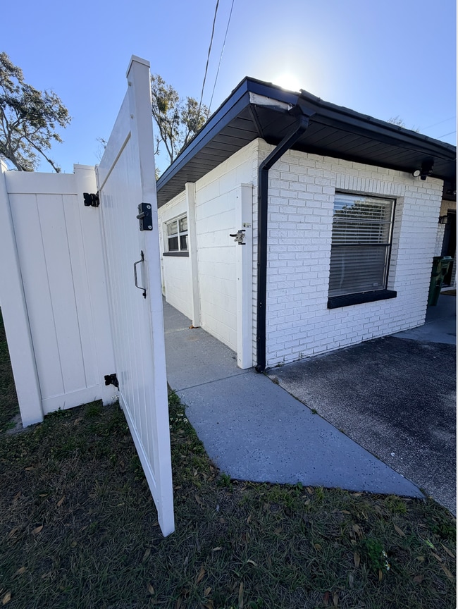 Building Photo - Midtown Studio