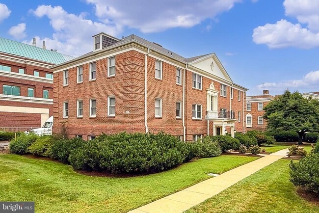 Building Photo - 718 S Washington St