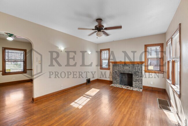 Building Photo - 2010 S Terrace Dr