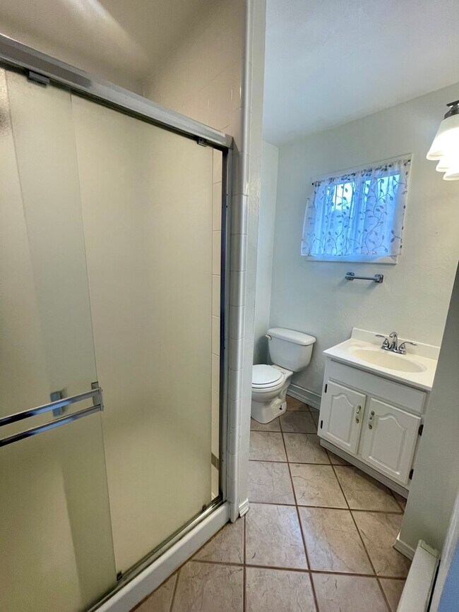 Building Photo - Manitou Springs 2 bedroom / 1 bath Available NOW