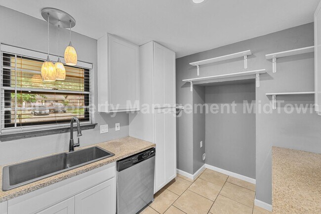 Building Photo - 2907 Ashbury Dr