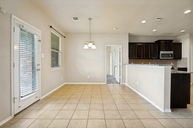 Building Photo - 1305 Lone Pine Dr