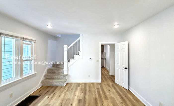 Building Photo - 1442 Hamlet St