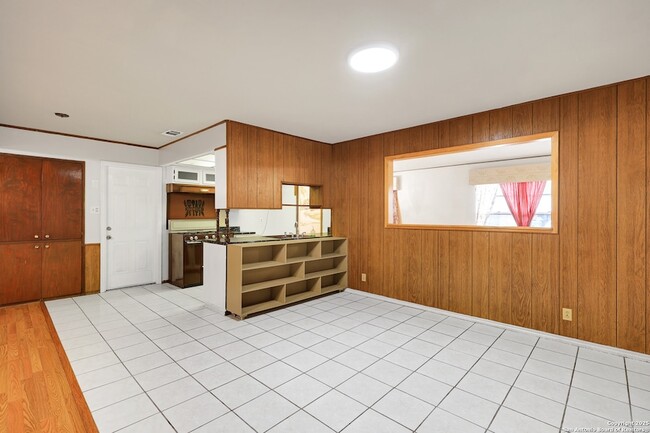 Building Photo - 166 Meadow Trail Dr