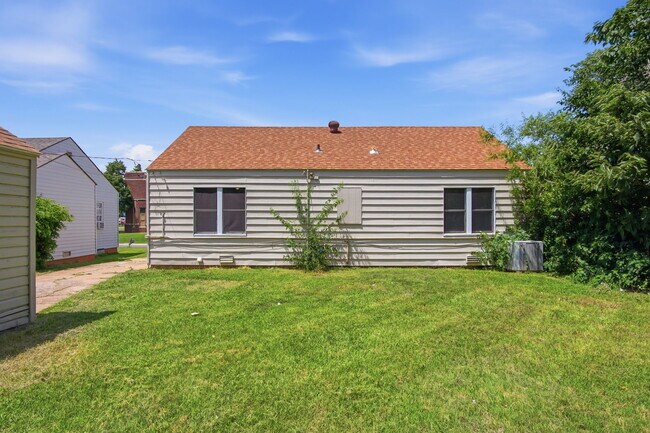 Building Photo - 1236 SW 30th St