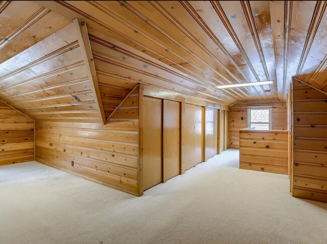 Building Photo - 2115 S 61st St