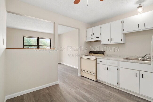 Building Photo - 790 Country Aire Ct