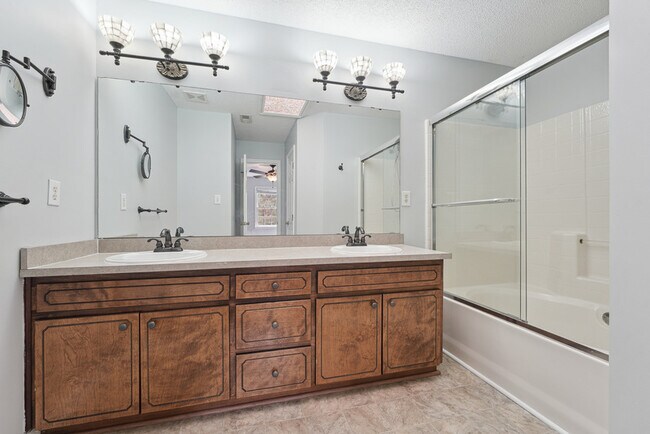 Building Photo - 223 Wintergreen Dr