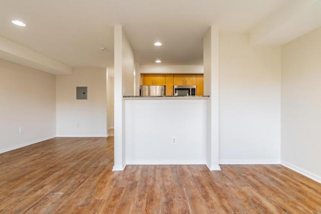 Building Photo - 0 bedroom in Seattle WA 98119