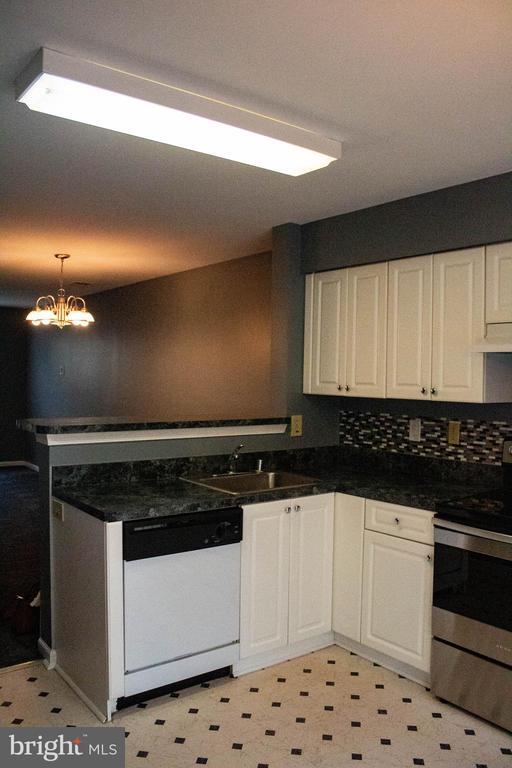 Building Photo - 2095 Pawlet Dr