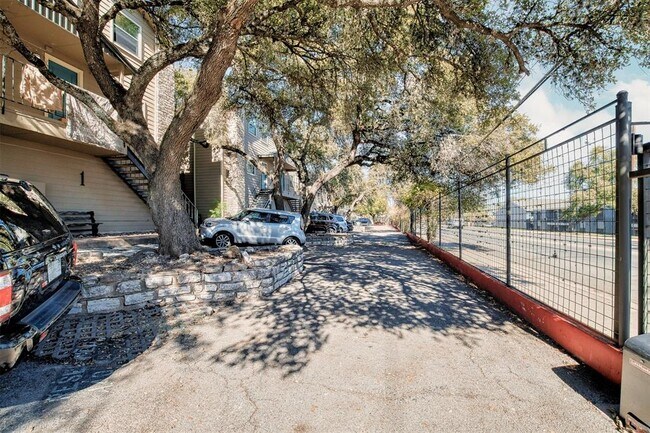 Building Photo - 6700 Cooper Ln