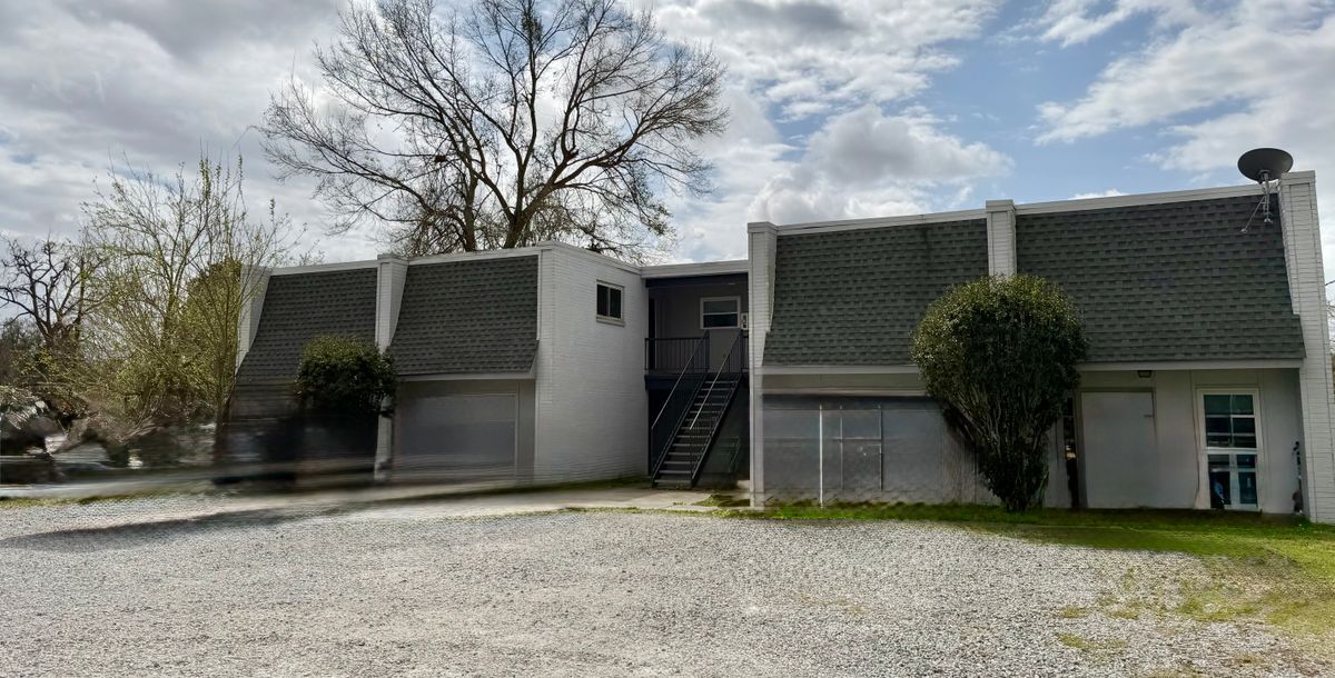 Building Photo - 3350 Louisiana 1 2