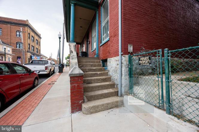 Building Photo - 209 E Martin St