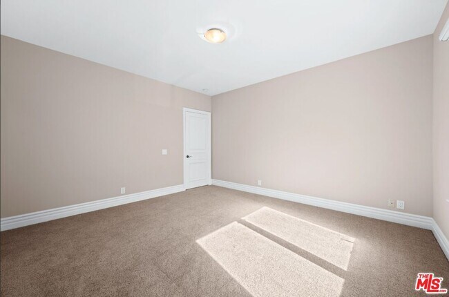 Building Photo - 11221 Briarcliff Ln