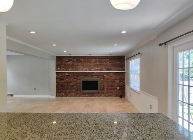 Building Photo - 2020 Allenby Rd