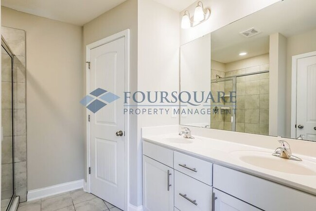 Building Photo - Townhome | Back Patio with Privacy Fence |...