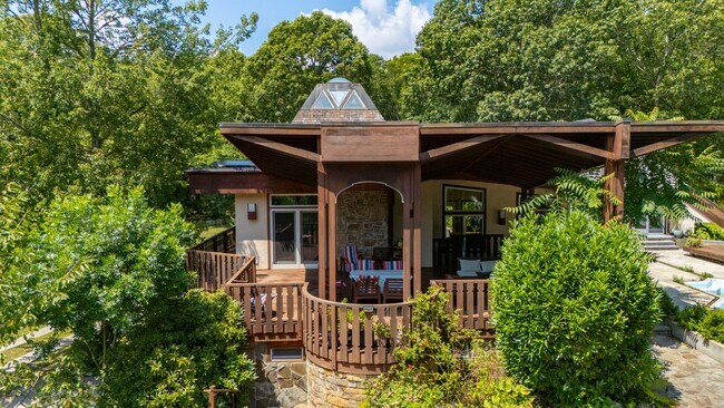 Building Photo - Private Architectural Estate Minutes from Westerly Beaches