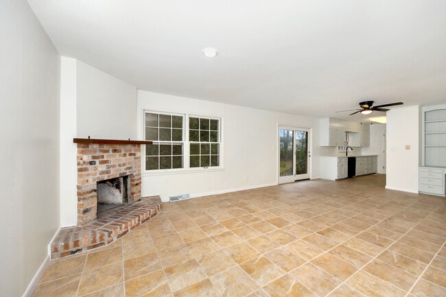 Building Photo - 2105 Shannonhouse Rd SW