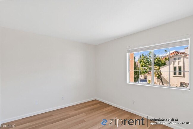 Building Photo - 4 br, 3 bath Townhome - 224 Meadowhaven Wa...