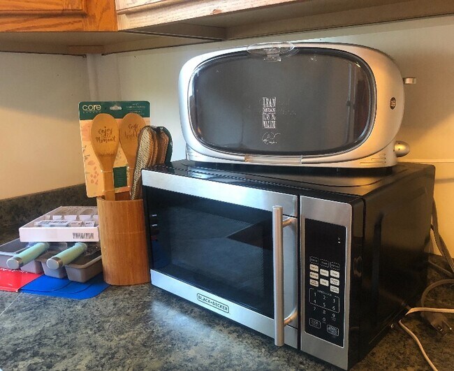 Building Photo - 1825 E 3rd St