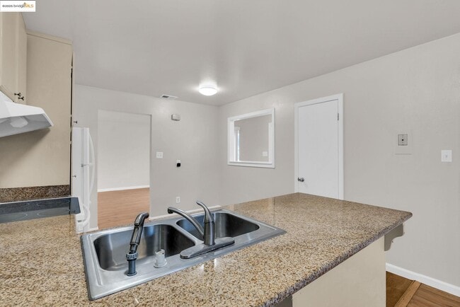 Building Photo - 1209 Tulip Dr