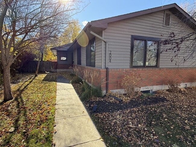 Building Photo - 2004 1st Ave S