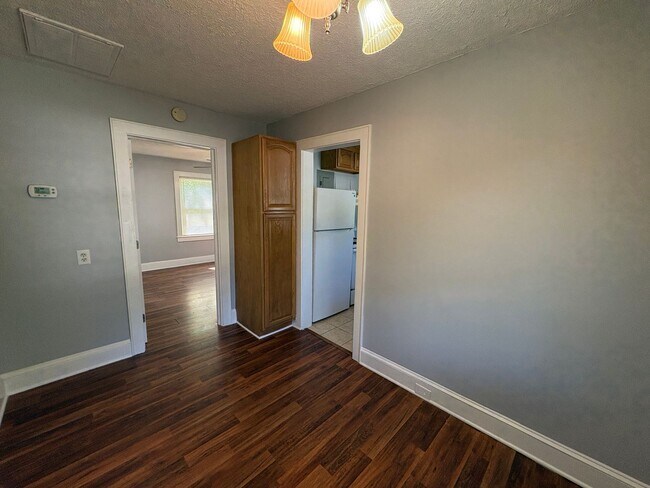 Building Photo - Charming 2 Bedroom home in Ashley Park