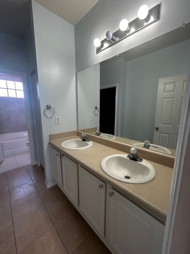 Building Photo - 4980 Baraldi Cir