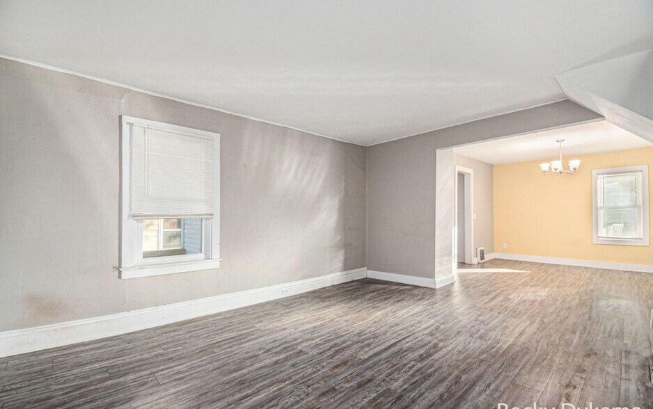 Building Photo - 778 Eleanor St NE