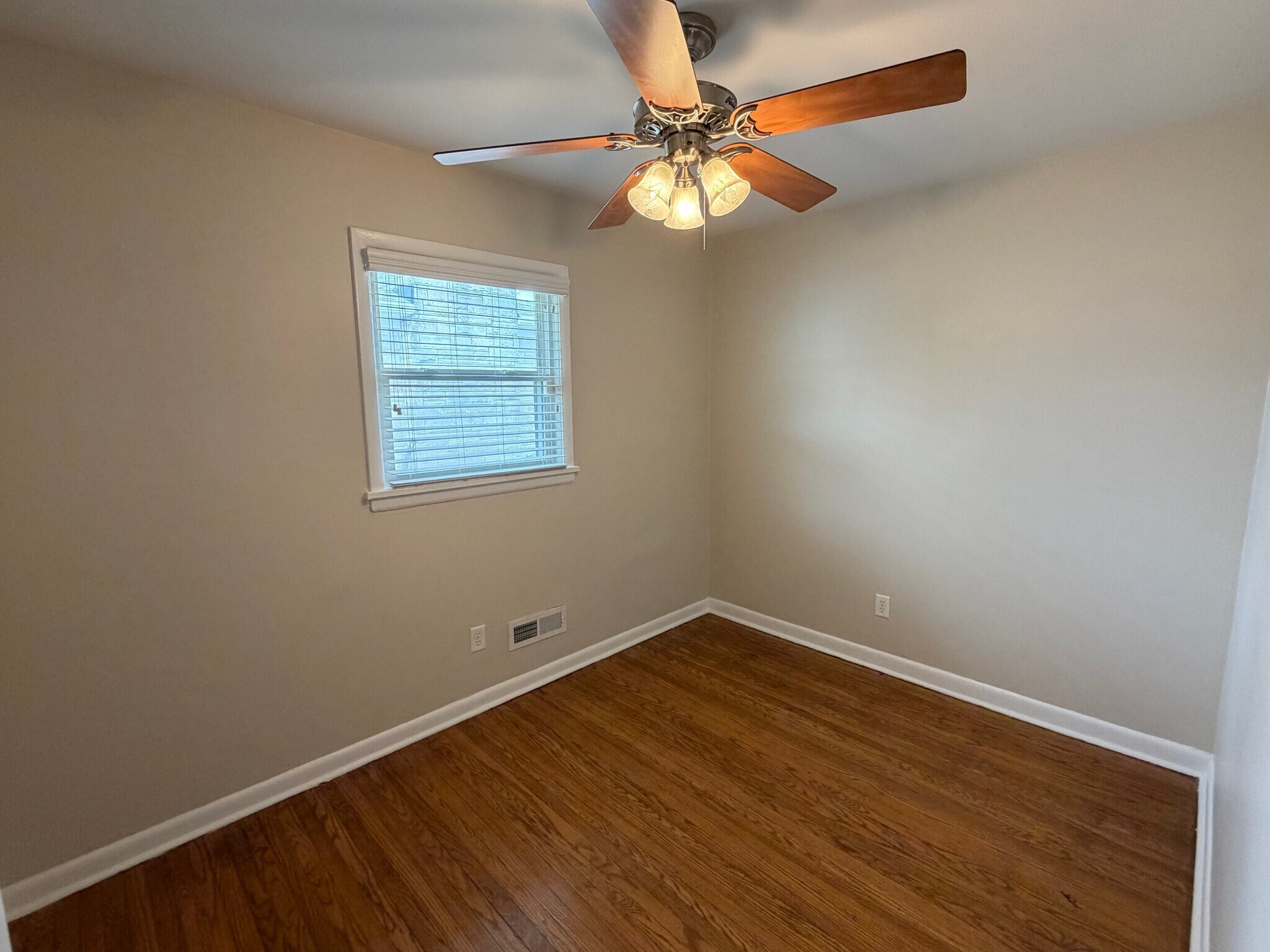 Building Photo - 7408 Lorenzo Ln