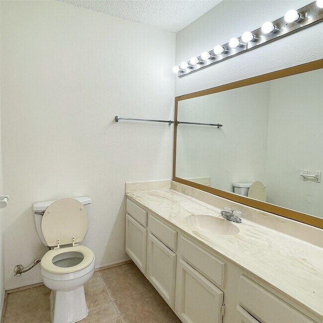 Building Photo - 9495 Pagewood Ln