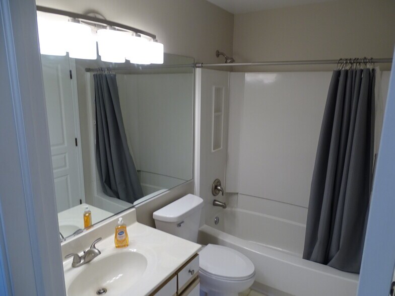 Building Photo - 705 Savannah Lane