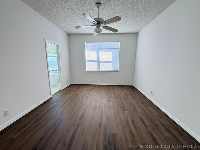 Building Photo - 133 Woodlake Cir