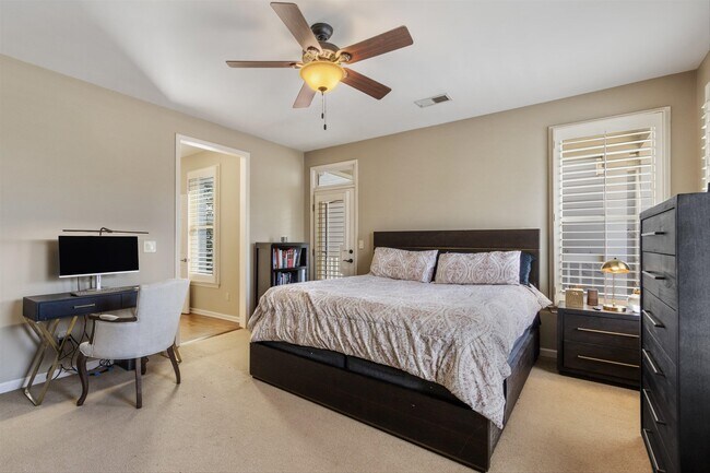 Building Photo - 948 River Breeze Dr