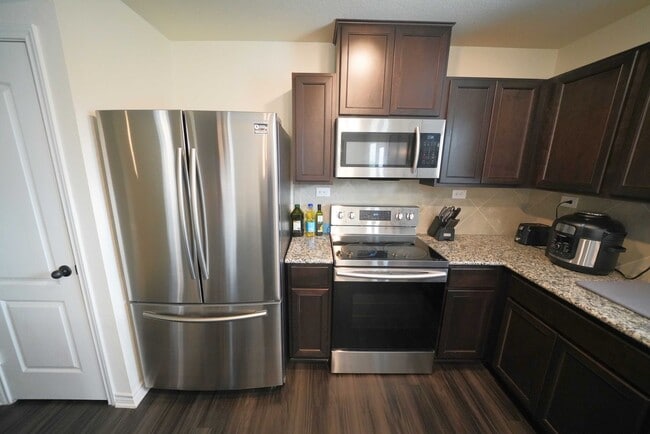 Building Photo - Beautiful Home Now Available in Miller Ran...