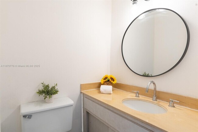 Building Photo - 300 Bayview Dr