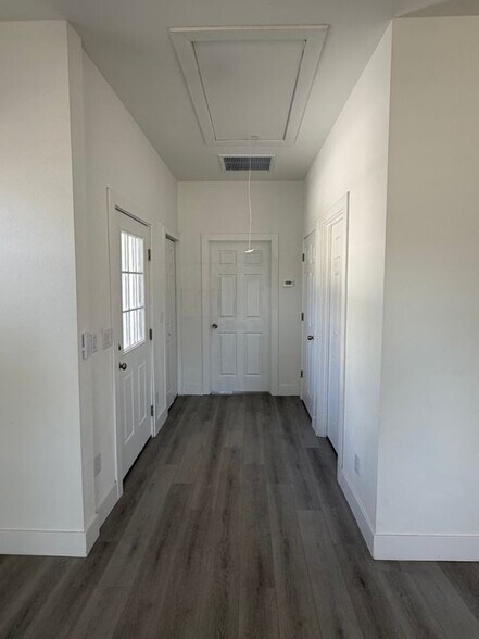 Building Photo - 2427 W Southcross Blvd