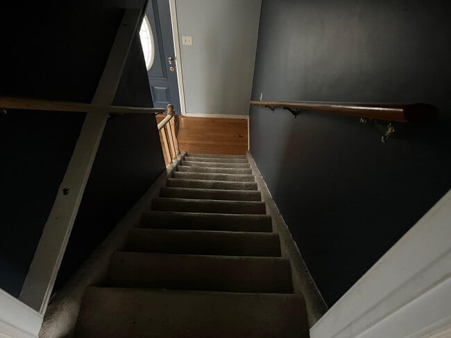 Building Photo - 30 Madeley Ln