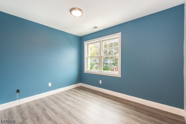 Building Photo - 35 2nd St